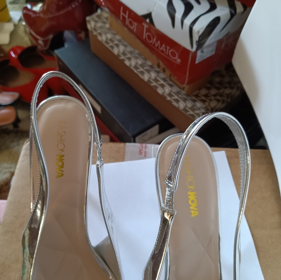 Silver metallic slingback heels - Picture 3 of 5